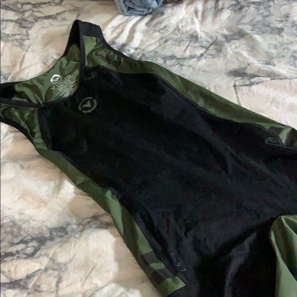 Large virus singlet